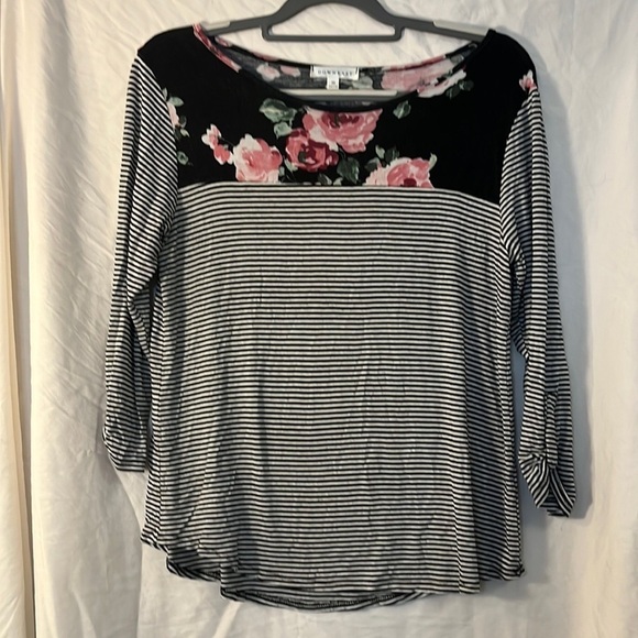 Black and White stripe / Flowers - Picture 1 of 6